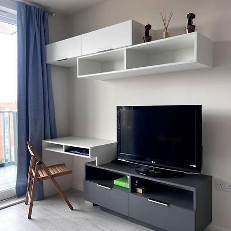 哈罗区Bright Modern Flat With Balcony 30Mins From Euston公寓 外观 照片